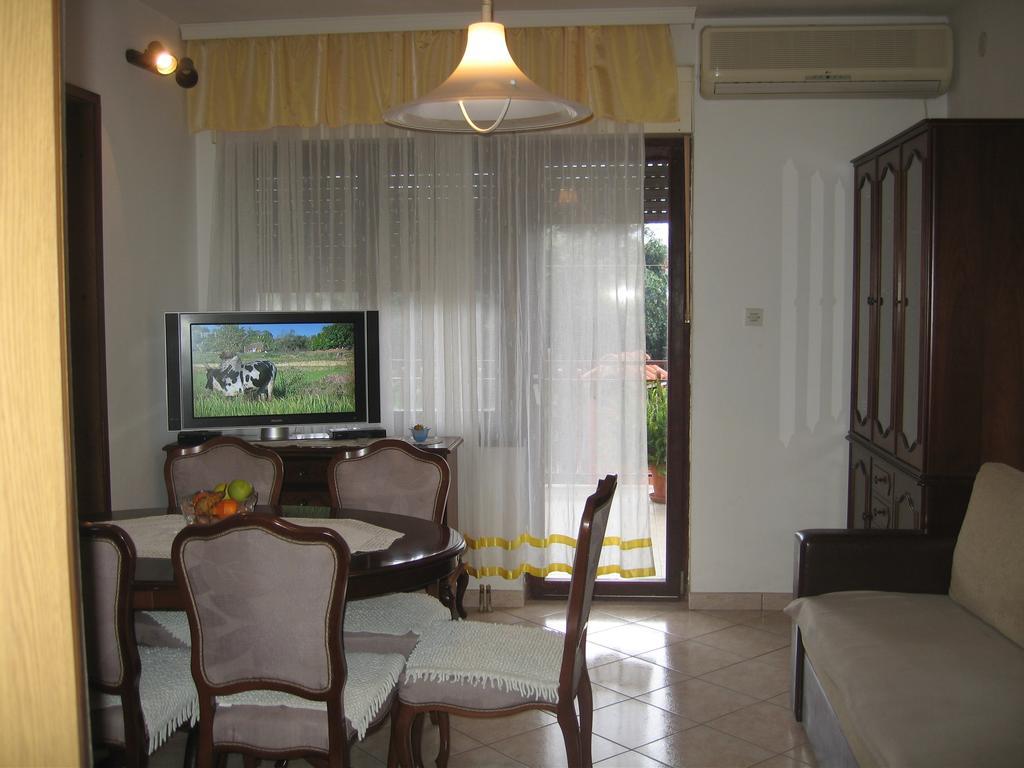 Apartments Nino Seget Vranjica Quarto foto